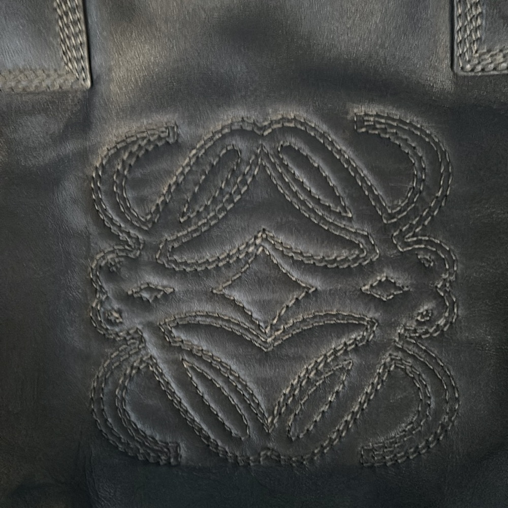 LOVELY LOEWE 🤯🤯🤯 ELEPHANT GREY WITH A TOUCH OF PEARL!!! - Picture 6 of 13